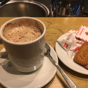 Hôtel Ibis Genève Centre Nations - Cappuccino with a shot of espresso, topped with cocoa powder (comes with a biscoff cookie) - Hotels Near Me - Geneva, GE