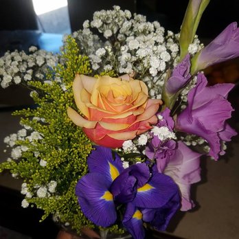 Sparks Florist - Healthy & vibrant flowers. I purchased random types by the stem to make my own arrangement. - Florists Near Me - Reno, Nevada Sparks Florist - Healthy & vibrant flowers. I purchased random types by the stem to make my own arrangement. - Florists Near Me - Reno, Nevada