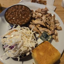 Gus's Bar & BBQ - Smoked Pulled Chicken Platter