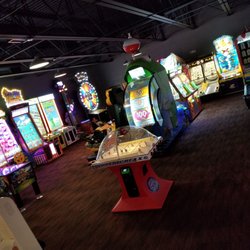 Spins Bowl - Poughkeepsie - Huge arcade area