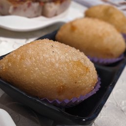 Deep fried salty dumpling with pork