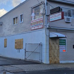 Santillo's Brick Oven Pizza - Boarded up for the time being