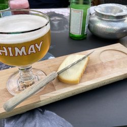 Le Mouton Noir - Lovely beer Chimay with cheese.