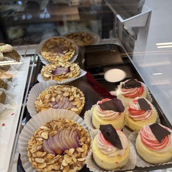 Le Quartier Bakery & Cafe - Bakeries Near Me - Lincoln, Nebraska