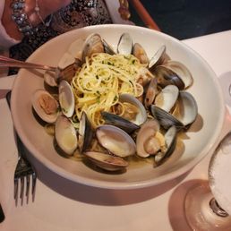 Linguine w/white clem sauce Linguine w/white clem sauce