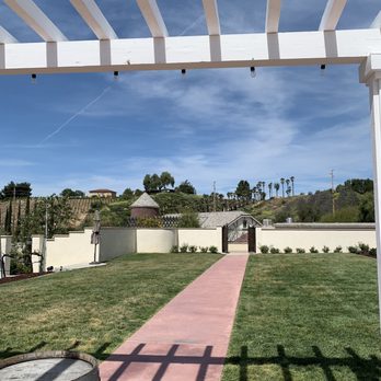 Grapeline Wine Tours - Leonesse - Wine Tours Near Me - Temecula, California