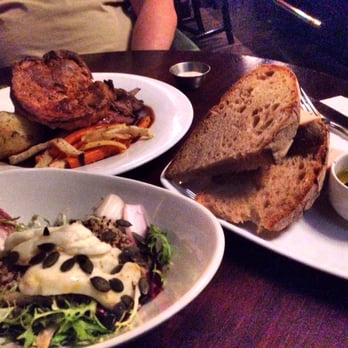 The Mitre - Beef entree. Halloumi salad and artisanal bread with olive oil and vinegar. - Pubs Near Me - London, XGL