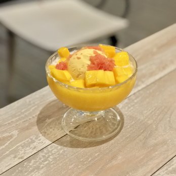 Mango Mango Dessert - Snow White mango juice with Saga & pomelo with ice cream ($7) - Desserts Near Me - New York, New York Mango Mango Dessert - Snow White mango juice with Saga & pomelo with ice cream ($7) - Desserts Near Me - New York, New York