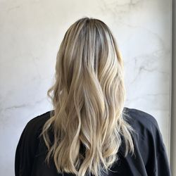 Soho Salon - Blonde highlights