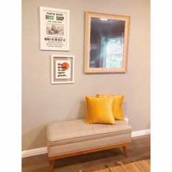 Skin Studio by Kaylee - One of the studio's seating areas