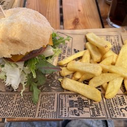 Moomba - Angus Burger