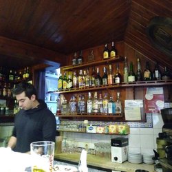Estrada Velha - Full bar and bites, local beet and cappuccino.