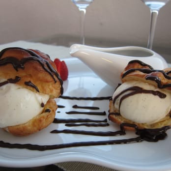 Estrellas de San Nicolás - profiteroles - Mediterranean Near Me - Granada, GR