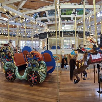 Nunley's Carousel - Carousels Near Me - Garden City, New York