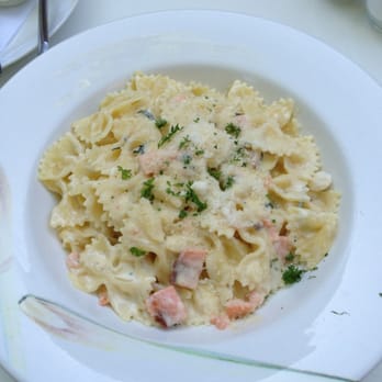 La Piccola Italia - Lekkere pasta met gerookte zalm - Italian Near Me - Middelburg, ZE La Piccola Italia - Lekkere pasta met gerookte zalm - Italian Near Me - Middelburg, ZE