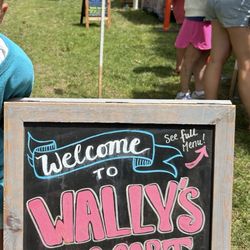 Wallys Dog Cart - At the Farmers Market