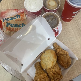 Jollibee - 10/2023 this location does NOT serve the full menu; NO polobok/halo halo; overhyped fried chicken; $21 for this order - Chicken Shop Near Me - Ontario, California