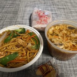 Xiang Jiang - Tofu Chow Mein, hot and sour soup.