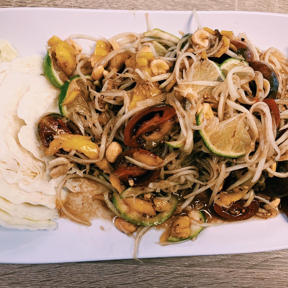 Mama’s Noodle Bar - Papaya salad - Thai Near Me - Oshkosh, Wisconsin Mama’s Noodle Bar - Papaya salad - Thai Near Me - Oshkosh, Wisconsin