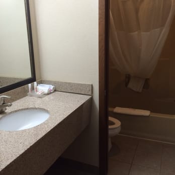 Baymont by Wyndham St. Ignace Lakefront - Bathroom - Hotels Near Me - Saint Ignace, Michigan
