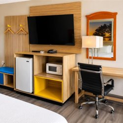 Days Inn by Wyndham KU Lawrence - Guest room