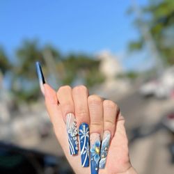 Her Nails Bar