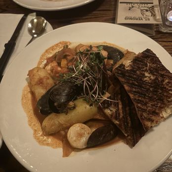 St Veronus Cafe & Taproom - Seafood Basquaise with toasted garlic baguette. - Belgian Near Me - Peterborough, Ontario St Veronus Cafe & Taproom - Seafood Basquaise with toasted garlic baguette. - Belgian Near Me - Peterborough, Ontario