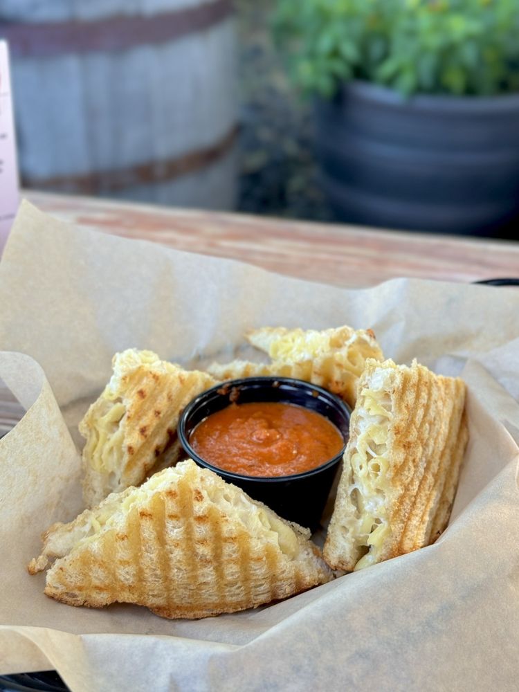 MCKAY’S TAPHOUSE & BEER GARDEN Updated October 2024 287 Photos