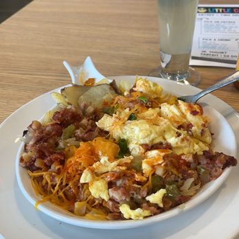 Broken Yolk Cafe - Hash Skillet & Lemonade Mimosa - Breakfast & Brunch Near Me - Meridian, Idaho