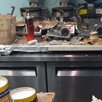 Six Flags Over Georgia - This is at the ice cream shop.. Disgusting! Who wld ever eat a waffle cone from that? - Amusement Parks Near Me - Austell, Georgia