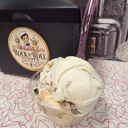 Double scoop smores and reeses pieces
