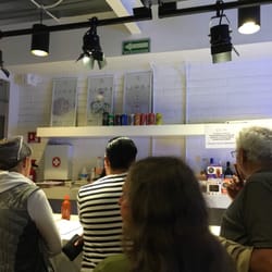 Teatro Milan Foro Lucerna - La cafetería es pequeña y realmente no hay muchas opciones...