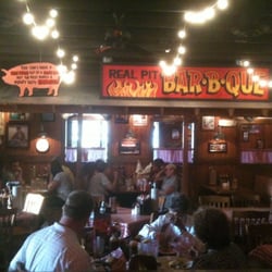 Famous Dave's Bar-B-Que - Main dining room