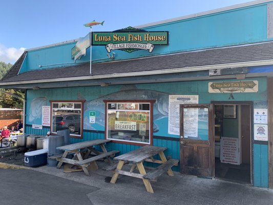 Luna Sea Fish House by null
