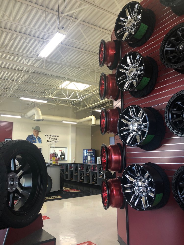 LES SCHWAB TIRE CENTER Updated July 2024 31 Reviews 1270 N Main