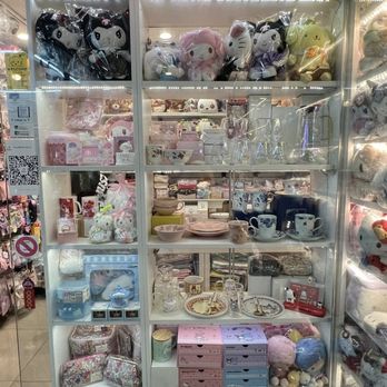 Elizabeth Center Gift Shops - This store was my favorite and is the one I described in my review - Gift Shops Near Me - New York, New York Elizabeth Center Gift Shops - This store was my favorite and is the one I described in my review - Gift Shops Near Me - New York, New York