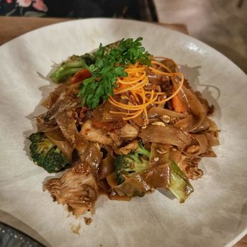 Paya Thai - Chicken Pad See Ew Noodle - Thai Near Me - Atlanta, Georgia