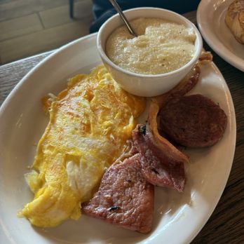 Cracker Barrel - Breakfast & Brunch Near Me - Denver, Colorado Cracker Barrel - Breakfast & Brunch Near Me - Denver, Colorado