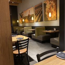 Cooper’s Hawk Winery & Restaurant - Seating