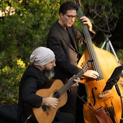 Noble Lake House - Enjoy the Music of Your Choice at Your Event