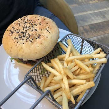 Hilton - Burger - Hotels Near Me - Buenos Aires, C