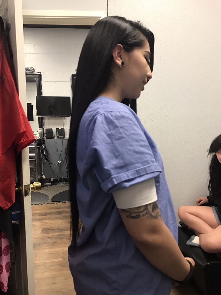 Malia's Hair Kreation Logo