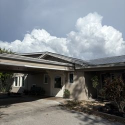 Riverfront Grill - Entrence / front