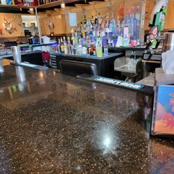 Rock & Toss Crab House - Bar setting