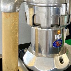 Agavi Organic Juice Bar - Huge juicer.  01/27/24