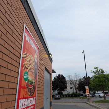 Burger King - Heading around the building to the pickup window - Fast Food Near Me - Scarborough, Ontario