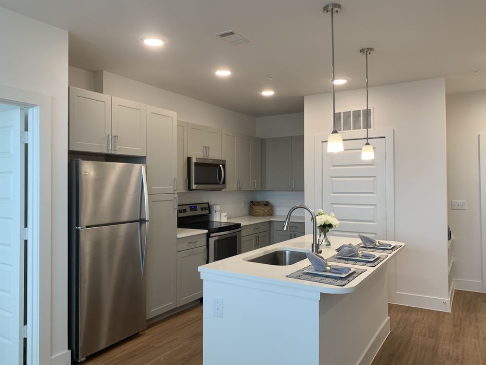 THE LYNDON 19 Photos & 19 Reviews 200 Springtown Way, San Marcos