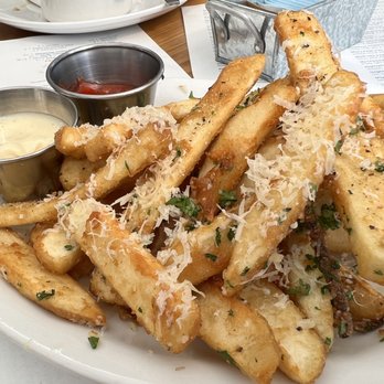 Southern Yankee Crafthouse - Truffle fries - Cocktail Bars Near Me - Houston, Texas Southern Yankee Crafthouse - Truffle fries - Cocktail Bars Near Me - Houston, Texas