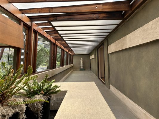 Hollyhock House by null