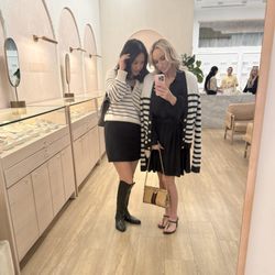 gorjana - Huge mirrors to try your jewelry on